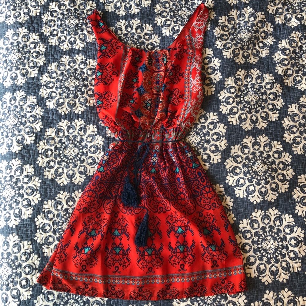 Cute bright dress!